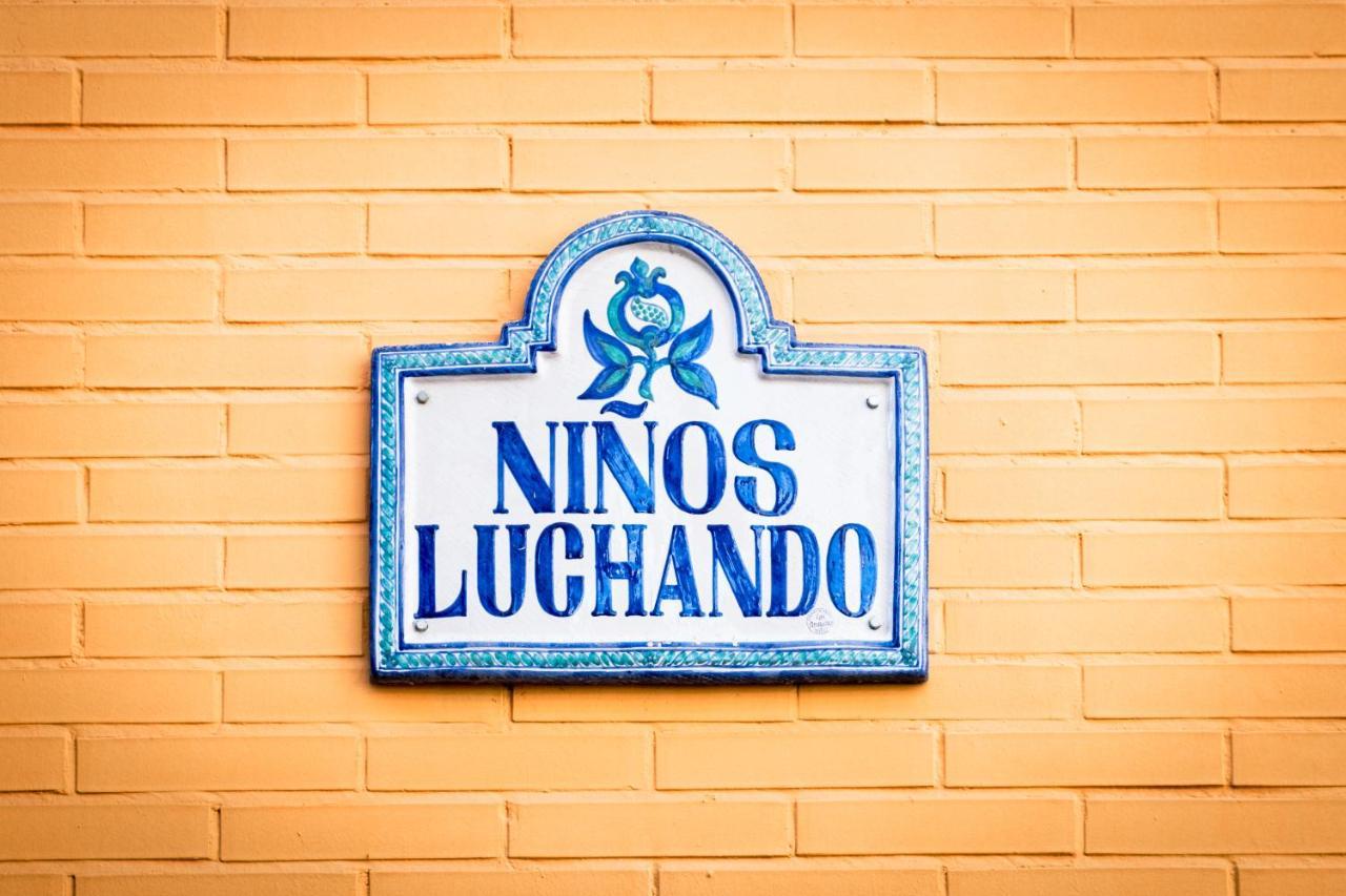 Ninos Luchando Granada Buitenkant foto